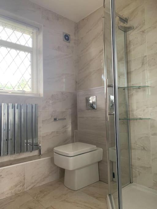 Super King Bed Suite, Executive Office, Fast Wifi, Free Parking