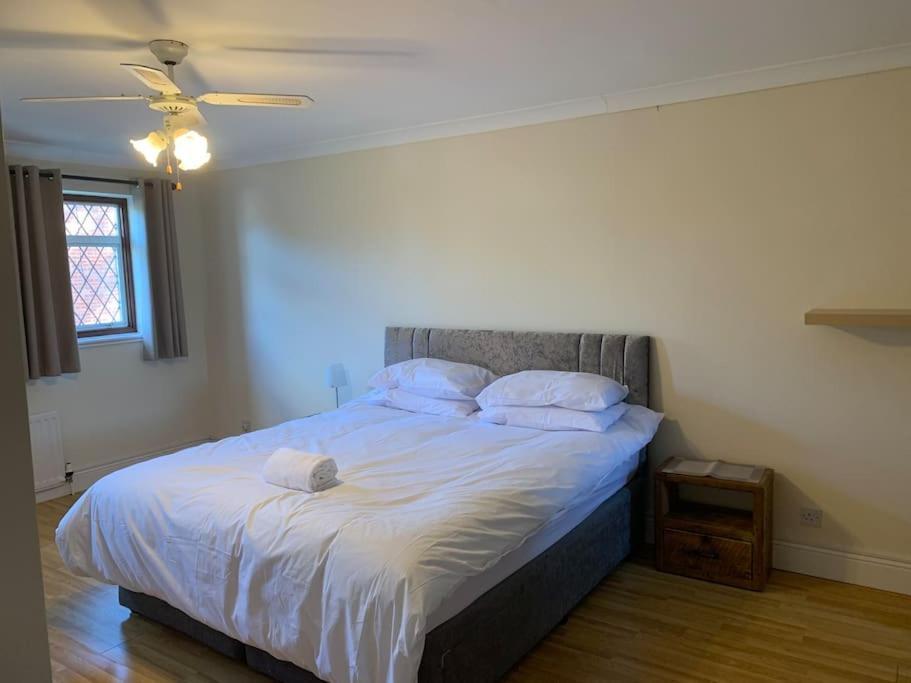 Super King Bed Suite, Executive Office, Fast Wifi, Free Parking *