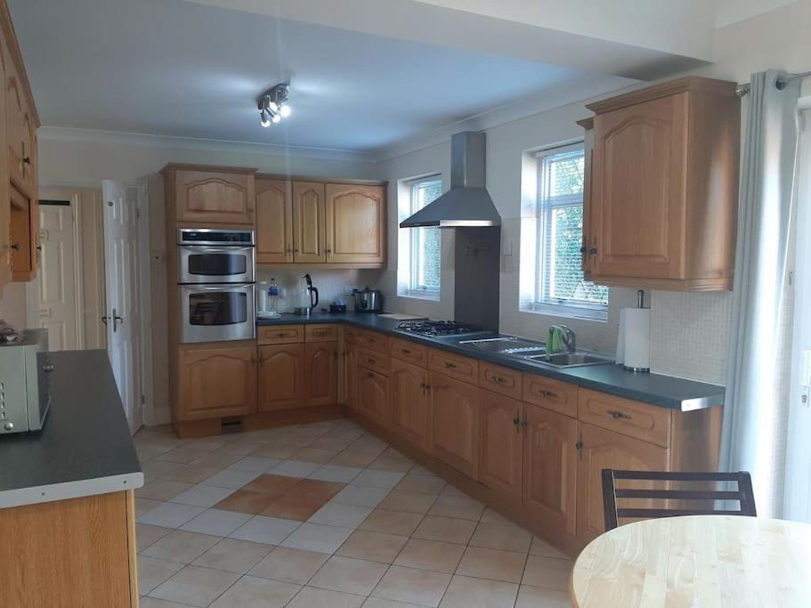 Super King Bed Suite, Executive Office, Fast Wifi, Free Parking Holiday home St Ives (Cambridgeshire)