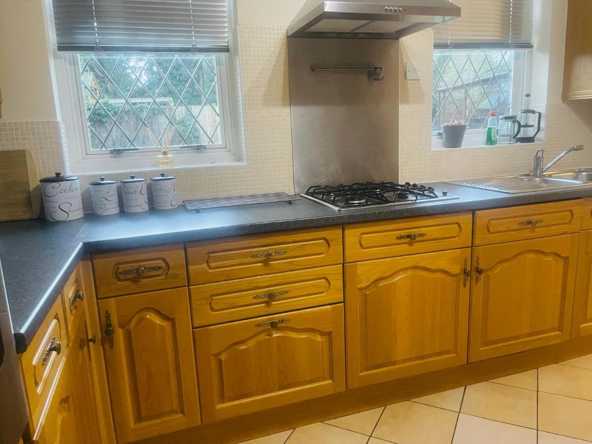 Super King Bed Suite, Executive Office, Fast Wifi, Free Parking Holiday home *