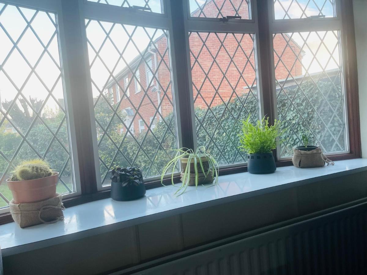 Super King Bed Suite, Executive Office, Fast Wifi, Free Parking Holiday home St Ives (Cambridgeshire)