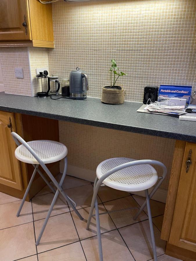 Super King Bed Suite, Executive Office, Fast Wifi, Free Parking *