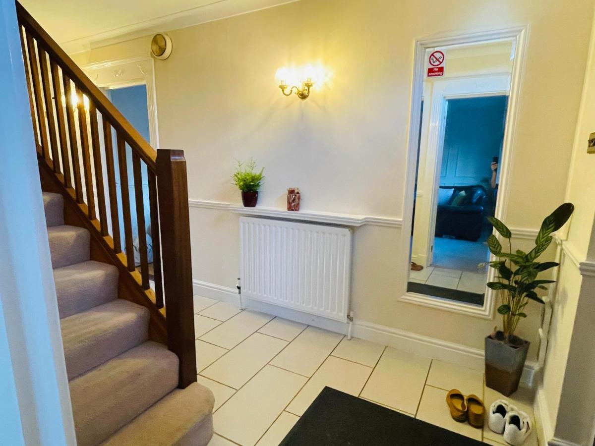 Super King Bed Suite, Executive Office, Fast Wifi, Free Parking Holiday home