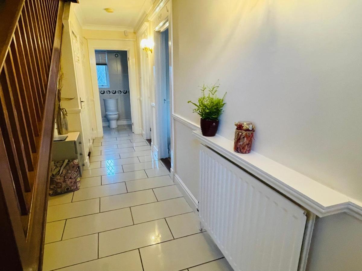 Super King Bed Suite, Executive Office, Fast Wifi, Free Parking